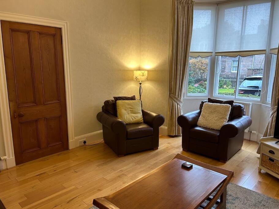 Spacious 2 Bedroom Flat In Heart Of Ballater Exterior foto
